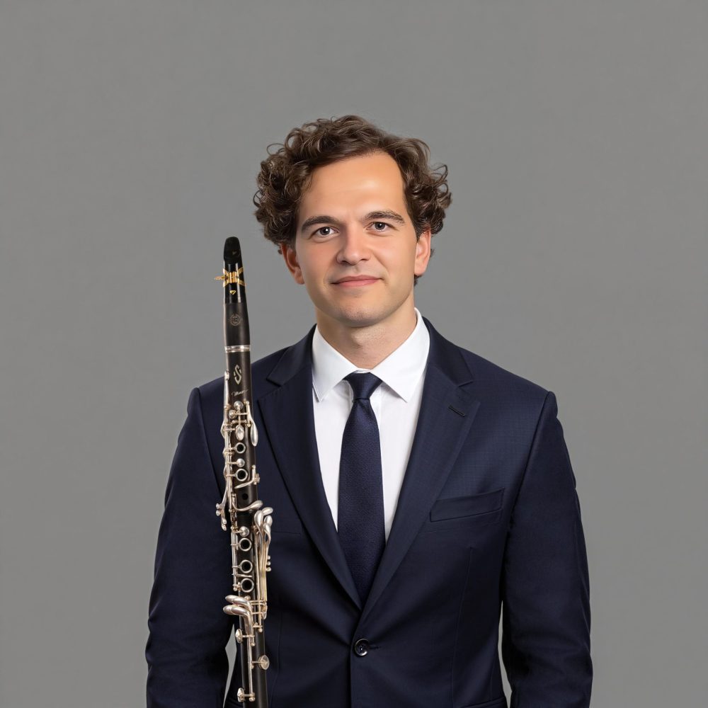 Wesley Ferreira holding a clarinet
